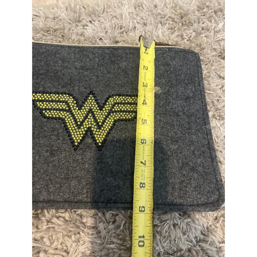 Wonder Woman Laptop Sleeve Gray Felt Zip Case DC Comics Portfolio Bag - Picture 4 of 4